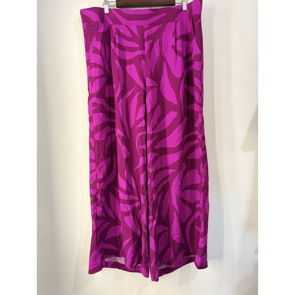 Torrid NWT Wide‎ Leg Pull On Challis Pants Purple Geo Print 2 Short Plus